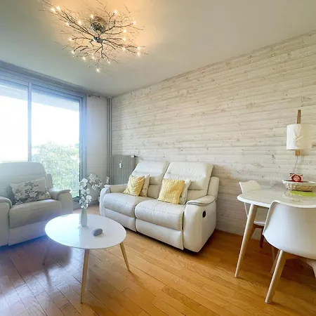 Spacieux Avec Balcon A En Bresse דירה בורג-אן-ברס